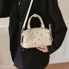 Bolsa Transversal Estilo Coreano Rivet Star Versátil de Verão para Mulheres Bolsa de Mão para o Trabalho Boston Moda 2026 Bolsa Almofada Bolsa de Ombro