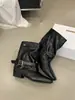 Botines de Moda Versátiles con Suela Suave Diseño Retro Punta Fina Botas de Media Caña con Remaches Otoño/Invierno 2026 Tacón Grueso Botas Arrugadas Modernas