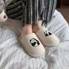 Novas pantufas de algodão de pelúcia de panda estilo ins para mulheres, para uso doméstico no outono e inverno, sola macia antiderrapante, forradas de pelúcia, pantufas de algodão quentes de bico fechado