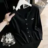 Suéter Tricô Gola V Novo Outono/Inverno 2026 Slim Fit Rejuvenescedor Versátil Feminino