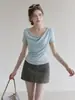 Top de camiseta de verano para mujer, color azul, estilo 'hot girl' de deseo puro, sin hombros, manga corta, nuevo diseño plisado irregular, corte ajustado