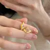 Anillo de Alas de Ángel Femenino con un Toque de Lujo Ligero y Gama Alta, Anillo de Vidriera Repujada Estilo Palacio, Anillo Abierto Vintage