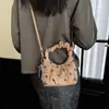 Bolso Cuadrado Pequeño de Mano de Lunares para Mujer, Bolso de Hombro Simple de Nicho, Bolso Cruzado de Moda Estilo Coreano con Sentido de Diseño Individual, 2026