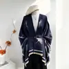 Chal Capa Grueso Cálido con Abertura de Hoja de Ginkgo Antigua para Mujer Estética China Atmósfera para Fotos de Viaje Chal