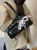 2025 Moda Retrô Simples Bolsa de Ombro Design de Nicho Nova Bolsa Feminina Outono e Inverno Personalizada Bolsa de Axila