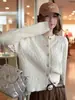 Cardigan de punto para mujer, otoño nuevo, suave y acogedor, diseño retorcido puramente deseable que reduce la edad, con pequeños botones dorados