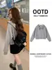 Sudadera Gris Fina con Capucha de Otoño para Mujer Top Corto Cárdigan Principios de Otoño Exquisito Estilo Coreano Petite Atuendo