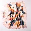 Lenço Quadrado Pequeno de Seda Feminino Estampado Graffiti Coringa Moda Primavera e Verão Fino Protetor Solar Outono e Inverno Lenço Quente