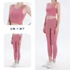 Conjunto de yoga para mujer con sensación de segunda piel, que incluye un top de cuello alto con almohadillas extraíbles en el pecho, pantalones de yoga de control de abdomen y un conjunto de fitness de dos piezas diseñado para realzar los glúteos en forma de durazno.