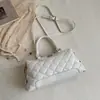 Bolsa de Ombro Acolchoada Fashion de Grande Capacidade para Mulheres 2025 Nova Bolsa Tote de Nicho de Luxo para Trabalho e Deslocamento