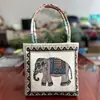 Bolso nuevo de estilo étnico, con tela color arena y bordado, un diseño fresco y casual, con bordado de hilo dorado a doble cara, una bolsa pequeña de tela y una bolsa estilo Hanfu