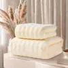 Toalla de Baño de Terciopelo Burbuja Transfronteriza Nueva Engrosada Absorbente Toalla Envolvente Parejas Hogar Sin Pelusa Secado Rápido Suave Toalla de Baño Mayoreo