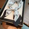 Pañuelo Cuadrado Pequeño Blanco y Negro para Mujer Primavera Otoño e Invierno Bufanda Decorativa Profesional para Protección del Cuello Combinación Camisa Versátil para Todo