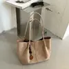 Bolso tote de moda de gamuza de gran capacidad estilo coreano, bolso de hombro casual de nicho de lujo ligero, bolso de mano versátil vintage