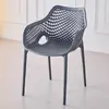 Sillas huecas para patio exterior listas para enviar del fabricante, disponibles en varios colores, adecuadas para mesas y sillas de comedor en casa, puestos de mercado nocturno y puestos de comida