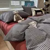 Juego de ropa de cama de cuatro piezas a rayas de algodón, diseño a cuadros de lujo simple y ligero, funda de edredón de algodón puro para niños, juego de tres piezas para dormitorio de estudiante