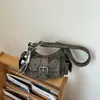 Bolso de hombro moderno y genial con múltiples bolsillos, estilo retro americano de motocicleta, perfecto para el uso diario, para ir al trabajo y versátil como bolso cruzado.