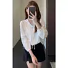 Blusa doce e feminina estilo francês com aplicação de renda, top soltinho e modelador de manga longa para mulheres, novo para o início do outono L0817C