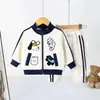 Traje Deportivo Casual para Niños Primavera y Otoño Bebé Oso Pequeño Pantalones con Felpa Juego de Dos Piezas Ropa de Otoño de Dibujos Animados para Niños