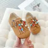 Zapatos de niña estilo coreano con borlas, Zapatos planos Birkenstock con cuentas, Nuevos zapatos de cuero retro de suela blanda para niños, primavera y otoño 2026