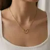 Collar con colgante de corazón irregular hueco al por mayor en stock estilo minimalista europeo y americano para mujer, accesorios únicos y de moda
