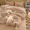 Conjunto de Cama de Lã de Cordeiro Fofo de Inverno Classe A com Bola de Pelo Grande, Conjunto de Quatro Peças, Capa de Edredom e Lençol de Cama Estilo Princesa de Veludo Leite Plus Veludo 4
