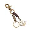 Llavero de piel de vaca vintage para hombre, directo de fábrica punk, colgante de calavera de aleación de bronce, colgante de mochila para niña