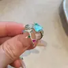 Anillos Frescos Coloridos Nuevos 2026 para Mujer, Anillos de Dedo Índice con Diseño de Corazón de Nicho, Modernos y Únicos con un Toque de Lujo