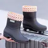 Botas de lluvia para mujer hasta la pantorrilla, zapatos de goma antideslizantes de moda para adultos hasta la pantorrilla, zapatos impermeables, botas de lluvia gruesas con forro de felpa para mujer