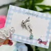 Brincos de Gatinho Fofos Feitos de Aço Titânio, Estilo Kawaii, Versáteis, Frescos e Doces, com um Pequeno Laço na Orelha de Gatinho