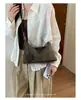 Bolso Cubo de Gamuza Estilo Retro para Mujer 2026 Nuevo Bolso de Hombro Cruzado de Gama Alta Bolso de Axila Exquisito y Moderno
