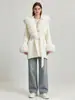 Casaco de lã dupla face com capuz, tricô e retalhos de pele sintética, novo estilo outono/inverno, exala um ar sofisticado e elegante, com cinto, um casaco de tricô moderno para mulheres