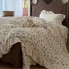 Estilo Retrô Francês Cobertor de Cama Quente de Lã de Leite de Inverno Conjunto de Três Peças Estilo Renda Fleece de Coral Lençol de Cama Antiderrapante com Lã Adicionada