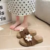 Sandalias de Plataforma Gruesa para Mujer que Aumentan la Altura para Personas Petitas, Nuevo Estilo Verano 2026, Piel Suave, Suela Suave, Decoración Floral, Versátiles con Faldas