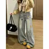 Chao Li tem em estoque jeans femininos com design bordado de padrão de desenho animado americano, calças largas e afuniladoras de perna larga até o chão para o outono