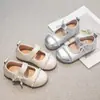 Zapatos de Princesa para Niñas, Zapatos Infantiles, Nuevos Zapatos de Cuero Pequeños para Primavera y Otoño 2026, Zapatos Individuales Plateados de Suela Blanda para Niñas, Elegantes