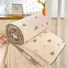 Colcha de Verano de Algodón Lavado Clase A con Estampado de Dibujos Animados, Gasa de Doble Capa, Colcha de Fibra de Soja para Aire Acondicionado, Colcha de Verano de Regalo, Venta al por Mayor de Comercio Exterior