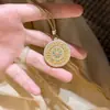 Novo Estilo Novo Estilo Chinês Dourado Pintado Esmalte Requintado Brocado de Nuvem Bússola Corrente Longa para Clavícula Pingente Design de Luxo Leve Colar para Mulheres