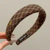 Diadema Nueva Retro 2026 Hace que la Cara se Vea Más Pequeña Diadema Elegante para Mujeres Ilumina la Piel No Aprieta la Cabeza Estilo Perezoso Pinzas para el Cabello Accesorios para el Cabello Mayoreo