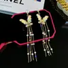 Brincos Longos de Borboleta com Franjas e Pérolas de Dongdaemun Coreano para Mulheres, Brincos Exagerados com Gotejamento de Óleo Estilo Coreano Tendência Luxo Leve