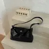 Nova bolsa de ombro lisa 2026, simples e estilosa, com um design único e moderno, alto apelo estético, adequada para o trabalho e uma bolsa de mão da moda para quem prefere um estilo mais discreto.