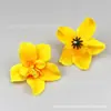 34 tipos de cabezas de flores de rosa amarillas artificiales de seda estilo europeo para horquillas DIY, arreglos florales y decoraciones de gorros de graduación