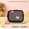 2026 Nueva Bolsa de Maquillaje de Cuadrícula con Autorización Genuina de Sanrio, Gran Capacidad, Impermeable, Portátil, Bolsa de Tocador