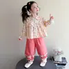 Lindo conjunto floral estilo coreano para niñas, nuevo conjunto de dos piezas de moda primavera y otoño 2026 para niñas pequeñas con estilo