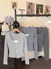 Cárdigan de punto a rayas azules y negras para otoño e invierno para mujer, corte ajustado, cuello en V, manga larga, capa base, top de dos piezas de estilo moderno