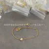 Colar Pequeno Ufo V-Gold de Alta Qualidade em Ouro Rosé, Corrente Versátil e Exquisita, Esculpido Finamente em CNC, Colar de Ouro 18K