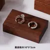 Soporte de exhibición de anillos de madera de haya maciza con base de nogal negro, soporte para exhibición de anillos, almacenamiento de joyas y accesorio de fotografía