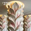 Colunas de arte floral e folhagem em GRG para salões de exposição de hotéis, colunas decorativas iluminadas, componentes decorativos grandes de GRG com formato irregular, podem ser pintados