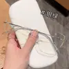 Óculos sem aro em formato de borboleta, ultraleves, modernos e elegantes, com detalhes em rosa, feitos de titânio puro, projetados para mulheres, com uma estética de alta qualidade e disponíveis com lentes de prescrição. 20199
