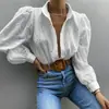 Camisa Blanca Bordada Calada Transfronteriza Europea y Americana de Amazon para Mujer, Mangas Largas de Linterna, Estilo Vacacional Relajado, Corte Holgado, Top Adelgazante